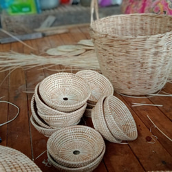 カンボジア | 藤（ラタン）のラウンドトレイ-Mサイズ | 手編み籠・てしごと | アジアン雑貨 NM-0046 9枚目の画像