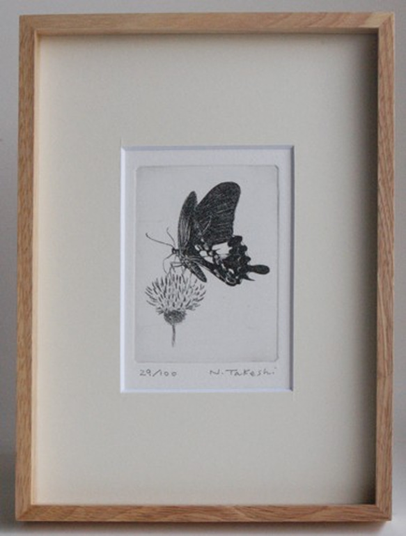 蝶とアザミ / 銅版画 (額あり） 1枚目の画像