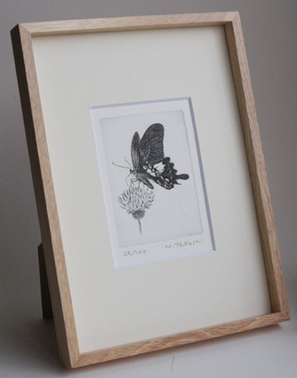 蝶とアザミ / 銅版画 (額あり） 2枚目の画像
