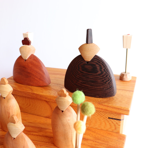 『木雛 二段飾り』 木製雛人形 2枚目の画像