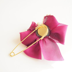 ～purple flower～　紫シルクリボンのコサージュ＊スカーフピン 6枚目の画像