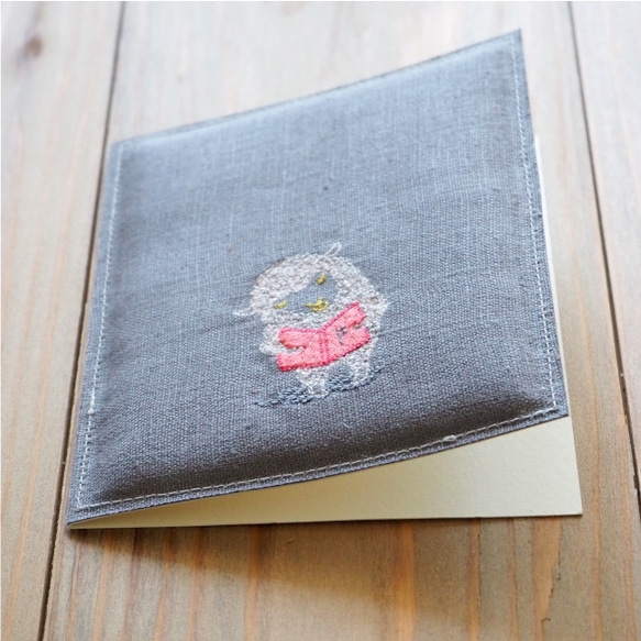 送料無料「ヒツジのぷっくりカード（二つ折り）」〜麻・紙・刺繍・ハンドメイド〜 2枚目の画像