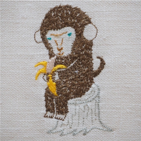 送料無料「サルのぷっくりカード（二つ折り）」〜麻・紙・刺繍・ハンドメイド〜 4枚目の画像