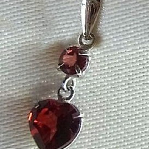 プラチナ*ハートのガーネットのペンダントトップ＊1月誕生石