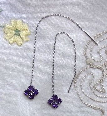 お肌に優しいプラチナアメリカンピアス：アメジスト4石菱形パーツ付        Ω