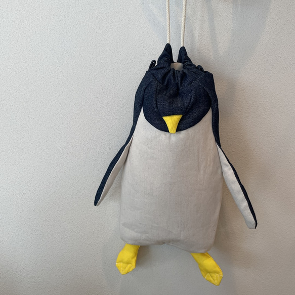 気まぐれsale ペンギン着　ペンギン巾着　巾着　ペットボトルケース　ペンケース 1枚目の画像