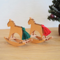 レザーオーナメント 木馬 ヌメ革 手縫い クリスマス 革雑貨　40111 2枚目の画像