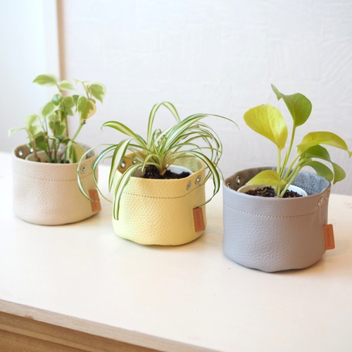 陶器のプランターカバー3個＆プランターハンガ- 陶器のプランターカバー3個＆プランターハンガ-