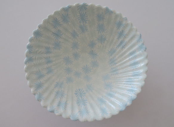 【花皿】　パスタ皿　練り込み　輪花皿　２１cm（マリンブルー） 2枚目の画像