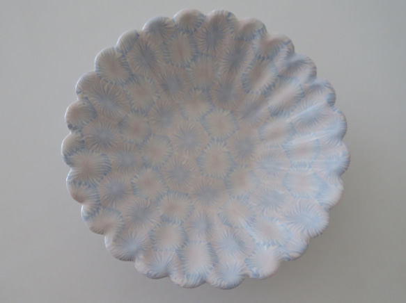 【花小皿】　練り込み　輪花皿　１４.５cm（ブルー×ピンク） 2枚目の画像