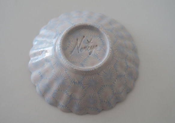 【花小皿】　練り込み　輪花皿　１４.５cm（ブルー×ピンク） 3枚目の画像