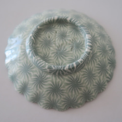 【花豆皿】　練り込み　輪花皿　１０cm（モスグリーン） 3枚目の画像