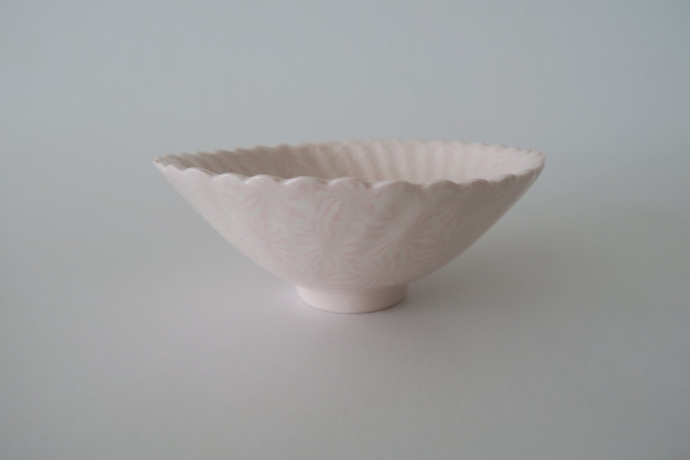 【花小鉢】　ご飯茶碗　練り込み　輪花鉢　１３.５cm（ピンク）