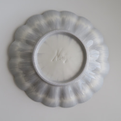 【花皿】中皿　練り込み　輪花皿　１９cm（グレー） 3枚目の画像