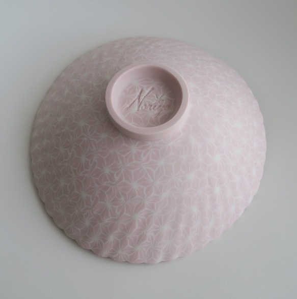 【麻の葉】パスタ皿　練り込み　輪花皿　２１cm（ピンク） 3枚目の画像