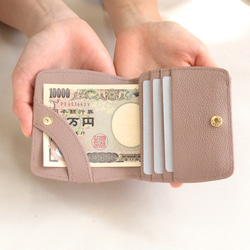ほんのりまるいコンパクト折り財布：ココア　シュリンクレザー 4枚目の画像