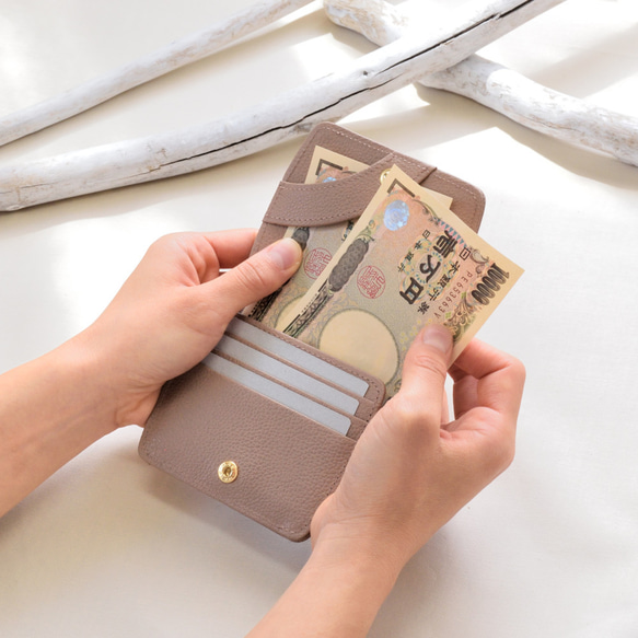 ほんのりまるいコンパクト折り財布：アイボリー　シュリンクレザー 5枚目の画像