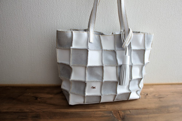 【送料無料】本革　手縫いPatchwork tote 　L　(white) 1枚目の画像