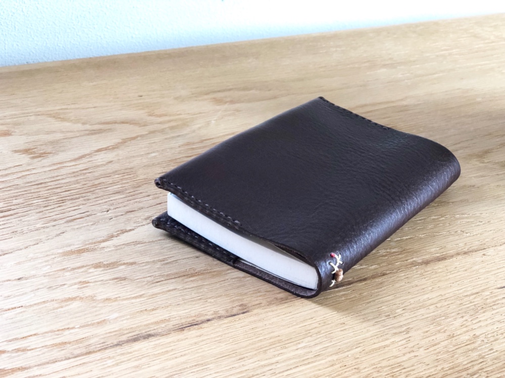 栃木レザー 手縫いの ブックカバー(焦茶)　文庫本サイズ