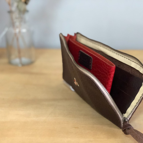 栃木レザー 手縫いのスリムな財布 （ダークブラウン） その他ミニ財布  