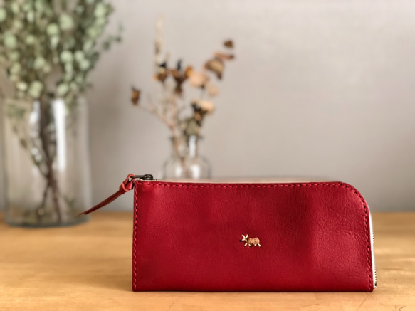 栃木レザー 手縫いのスリムな財布　（赤） 1枚目の画像