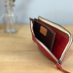 栃木レザー 手縫いのスリムな財布　（赤） 4枚目の画像