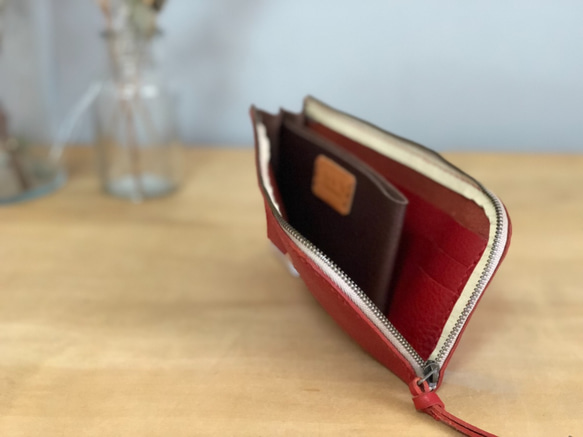 栃木レザー 手縫いのスリムな財布　（赤） 4枚目の画像
