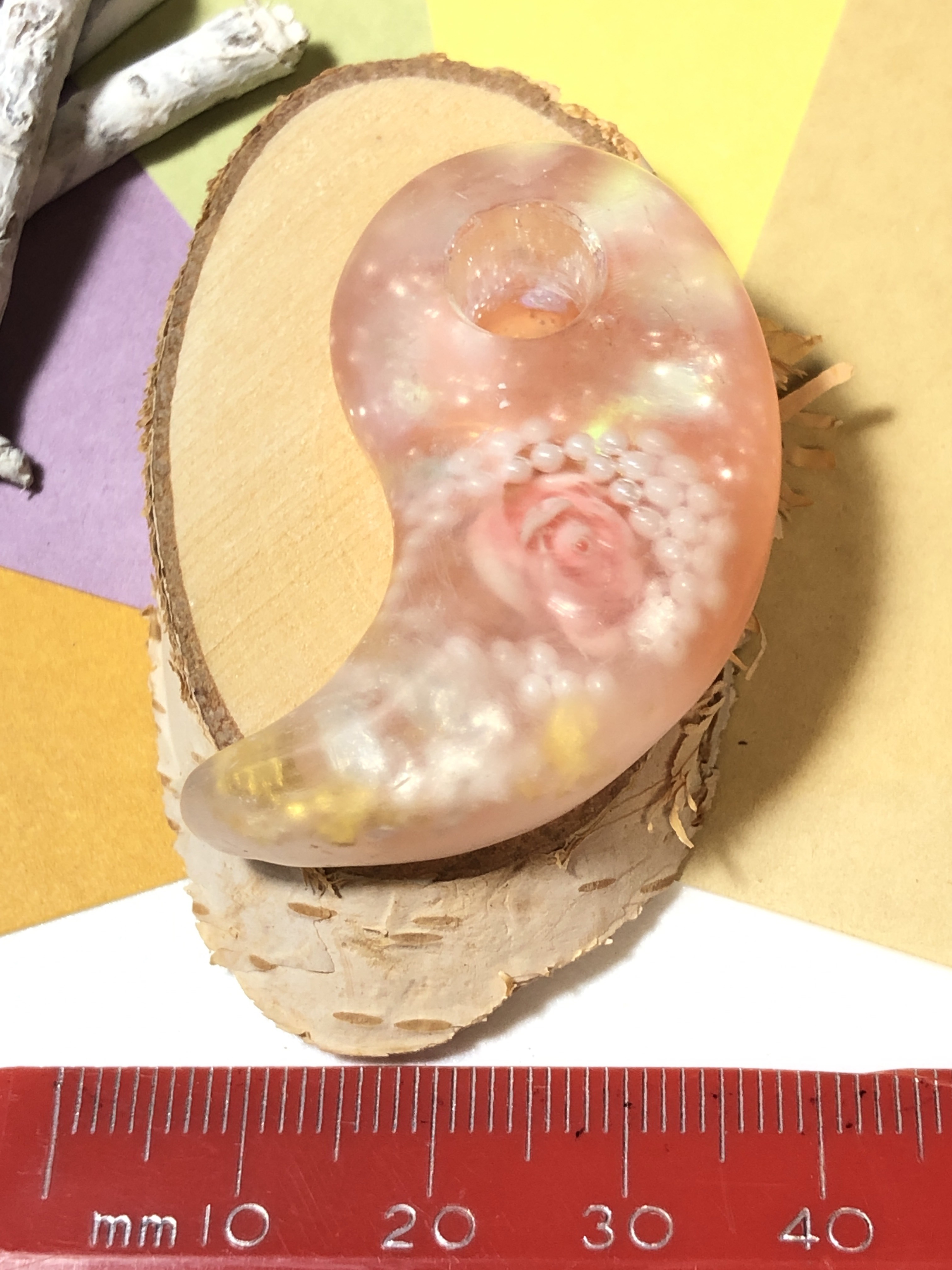 《天然石》勾玉オルゴナイト_サンゴ_薔薇
