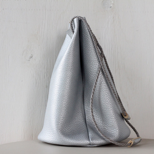 シュリンクレザー レザー巾着ハンドバッグ シルバー 巾着バッグ