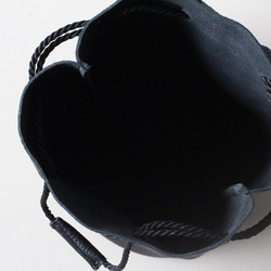 シュリンクレザー レザー巾着ハンドバッグ ブラック 4枚目の画像