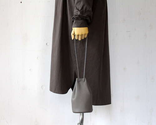 BIOTOP Folk/N フォークバイエヌ Kudu zipbag レザー巾着 BIOTOP Folk/N フォークバイエヌ Kudu zipbag レザー巾着 BIOTOP