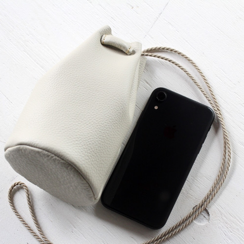 MCM 】ショルダーバック バケット 巾着 レザー 南京錠 ホワイト