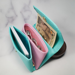 折らずにお札が入る超小型財布 ほぼ名刺サイズのコンパクト財布 | 水色と桜色のバイカラー 2枚目の画像