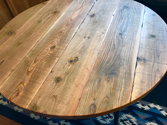 大人気シリーズ 丸テーブル 無垢 古材 足場板 ダイニングテーブル 鉄脚 アイアン 4人 ナチュラル カフェ 4枚目の画像