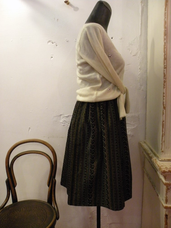送料無料！再販　日本製小花柄コーデュロイギャザースカート 2枚目の画像