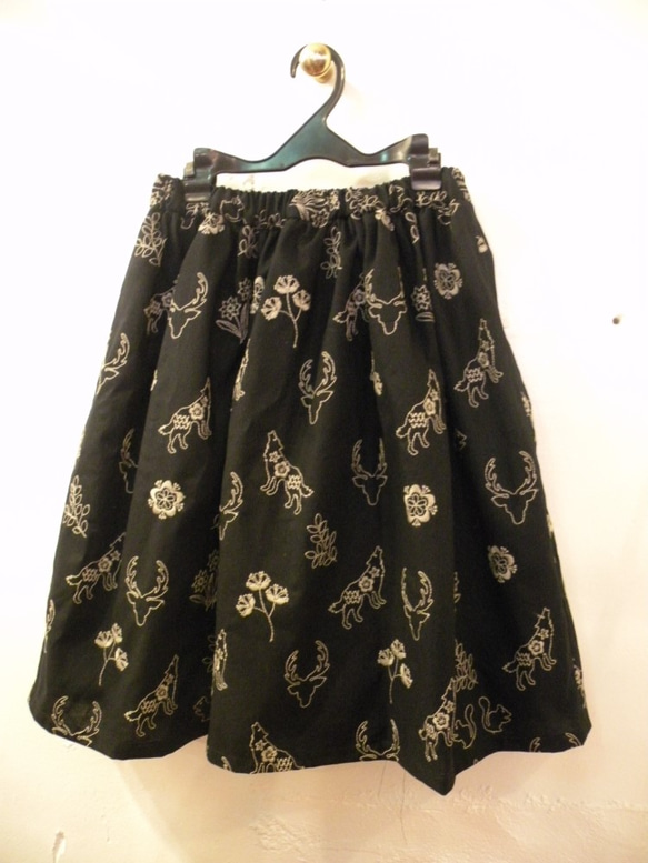送料無料！アリス様オーダー分　日本製北欧風刺繍ギャザースカート 3枚目の画像