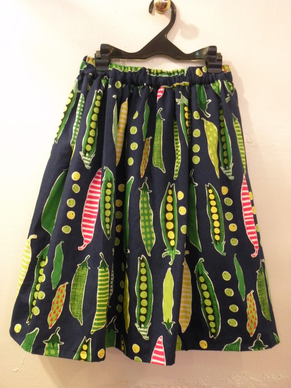 再販　日本製えんどう豆柄ギャザースカート 1枚目の画像