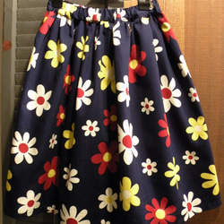日本製レトロデイジー柄コットンギャザースカート 1枚目の画像