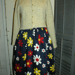 日本製レトロデイジー柄コットンギャザースカート 4枚目の画像