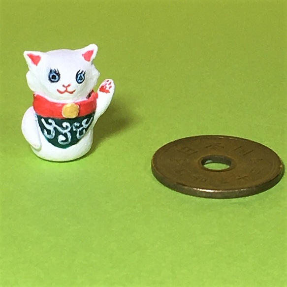 招き猫　左手上げ　マトリョーシカ風　で　張り子風　石粉粘土作品　オリジナル　縁起物　置物　小物入れ　インテリア　オブジェ 6枚目の画像