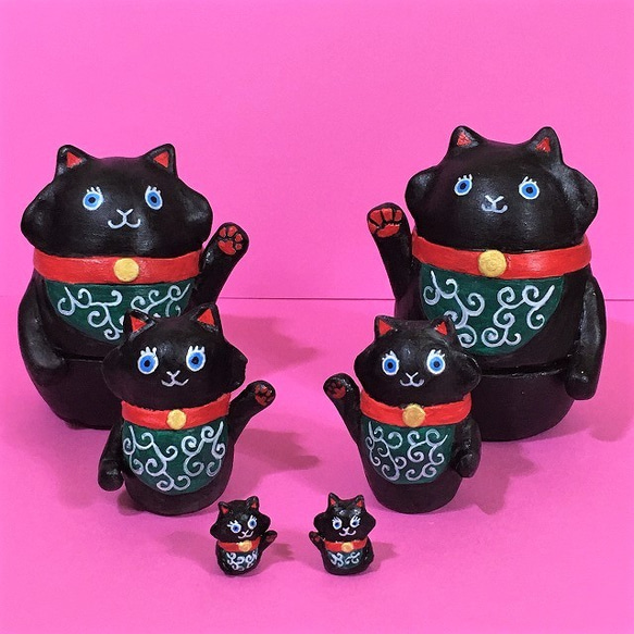 招き猫 黒猫 左右上げ マトリョーシカ風 で 張り子風 石粉粘土作品