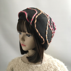 カラフル毛糸がかわいい❤︎黒のウールベレー帽 3枚目の画像