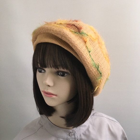 茶・黄色・緑の毛糸がかわいい❤︎キャメルのウールベレー帽 1枚目の画像