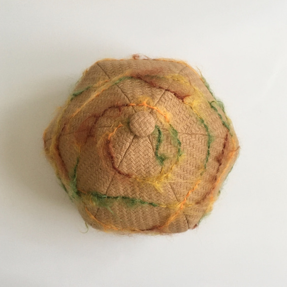 茶・黄色・緑の毛糸がかわいい❤︎キャメルのウールベレー帽 7枚目の画像
