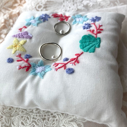 名前・日付無料】海を感じる貝殻と花の刺繍のリングピロー(Ocean
