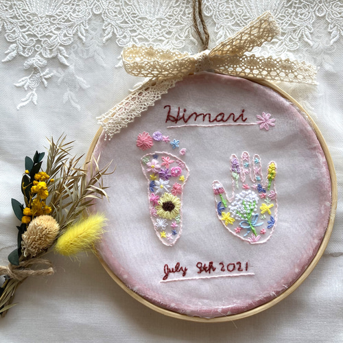刺繍の手形足形アート(ピンク) 雑貨・その他 makoto3hapy 通販｜Creema  