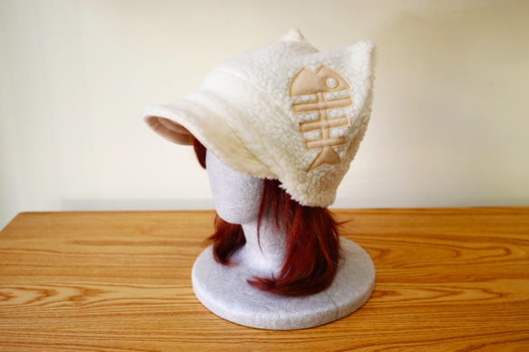 ネコになれる帽子。お魚ニャップ(シロボア) 1枚目の画像