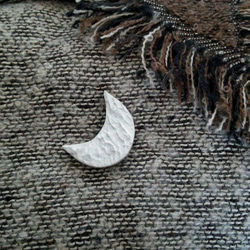 “冬月”陶土胸針 第1張的照片
