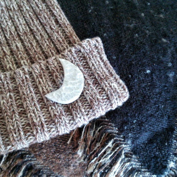 “冬月”陶土胸針 第3張的照片