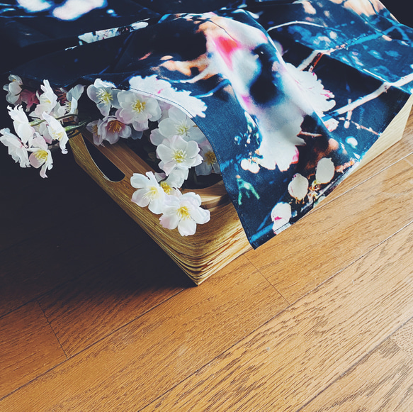 持ち歩ける季節の花　フラワーフォトプリント　大判ハンカチ　木蓮 7枚目の画像